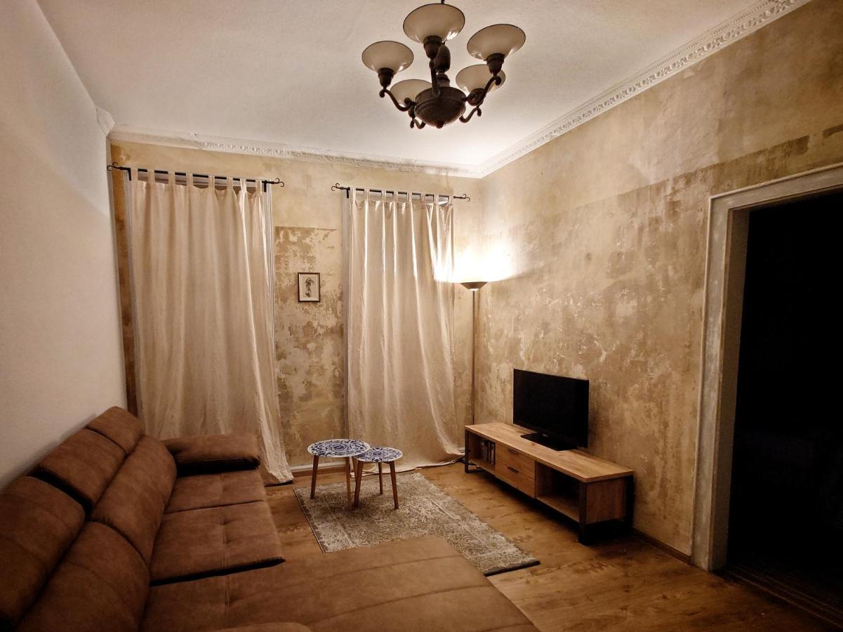 Appartamento Flat In Neo Country Style Aus Gruenderzeit Bis 6 Person Lipsia Esterno foto